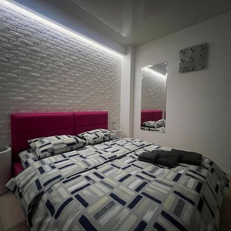 2-Room Luxury Apartment In The Center Киев Екстериор снимка