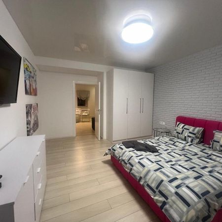 2-Room Luxury Apartment In The Center Киев Екстериор снимка