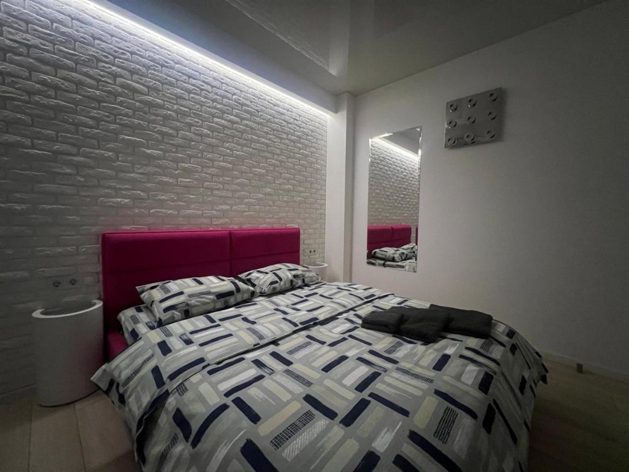 2-Room Luxury Apartment In The Center Киев Екстериор снимка