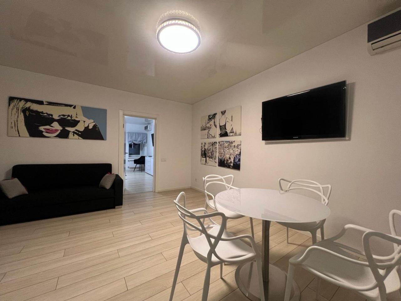 2-Room Luxury Apartment In The Center Киев Екстериор снимка